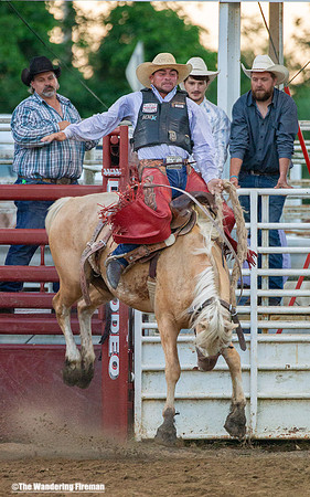Leon Iowa rodeo rough stock bare back riding event