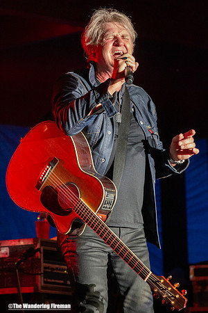 Tom Cochrane singing at Voyageur Days in Mattawa Ontario