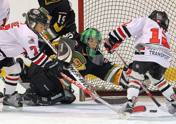 Goal attempt in an ice hockey game