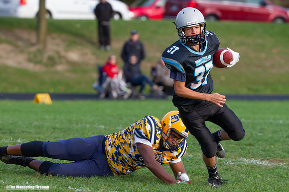Football player escapes tackle