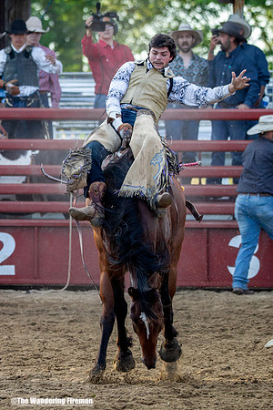 Leon Iowa rodeo rough stock bare back riding event