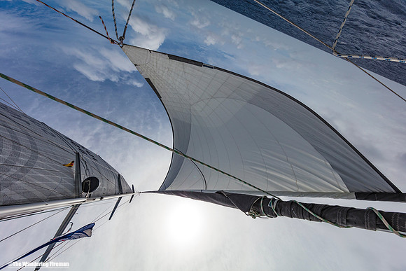 Saliing the Pacific Ocean on the yacht Aranui