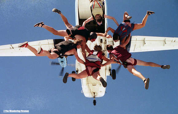 Skydivers naked just after exit