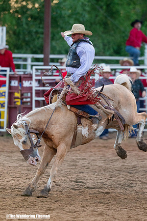 Leon Iowa rodeo rough stock bare back riding event